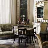 Il palazzo � famoso per l'elegante salone ottocentesco 